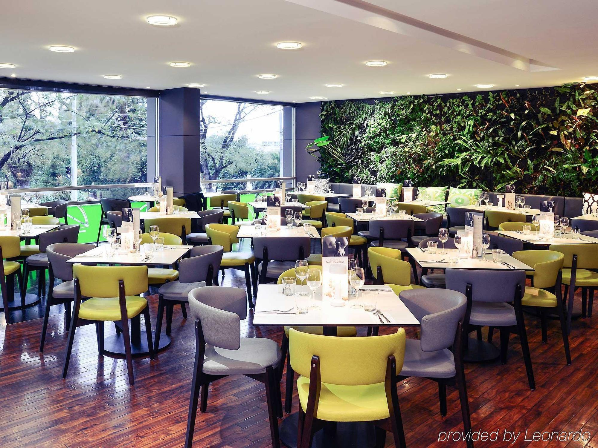 Mercure Melbourne Treasury Gardens Ngoại thất bức ảnh