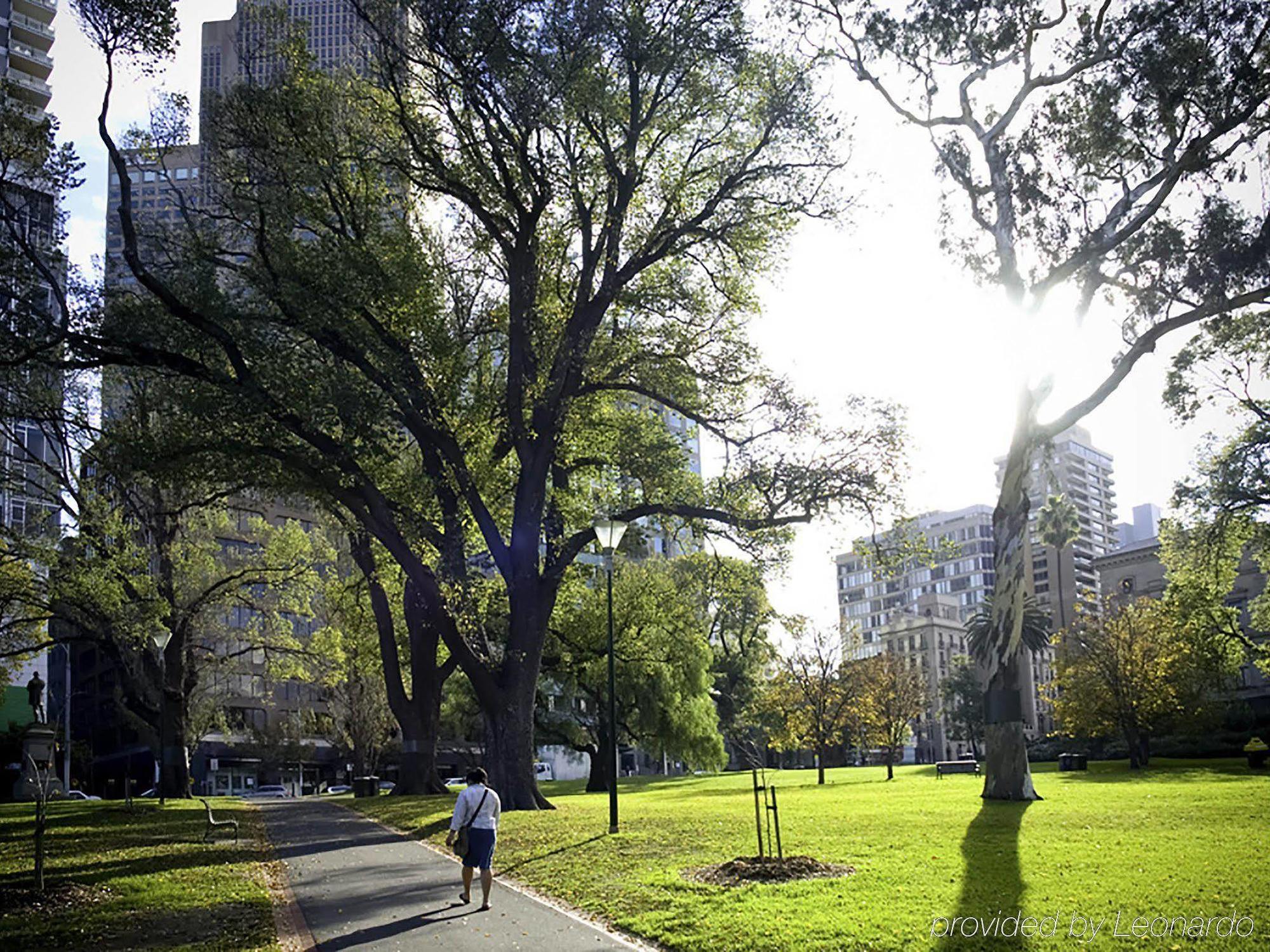Mercure Melbourne Treasury Gardens Ngoại thất bức ảnh
