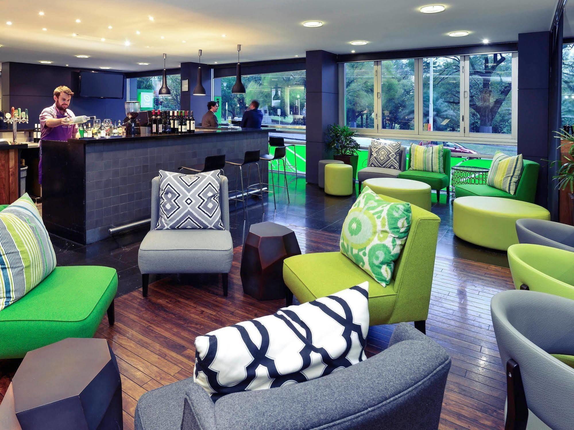 Mercure Melbourne Treasury Gardens Ngoại thất bức ảnh