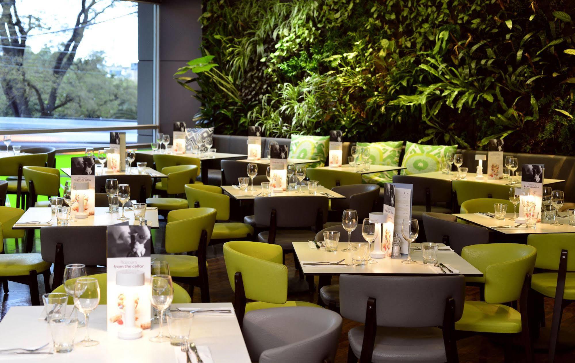 Mercure Melbourne Treasury Gardens Ngoại thất bức ảnh
