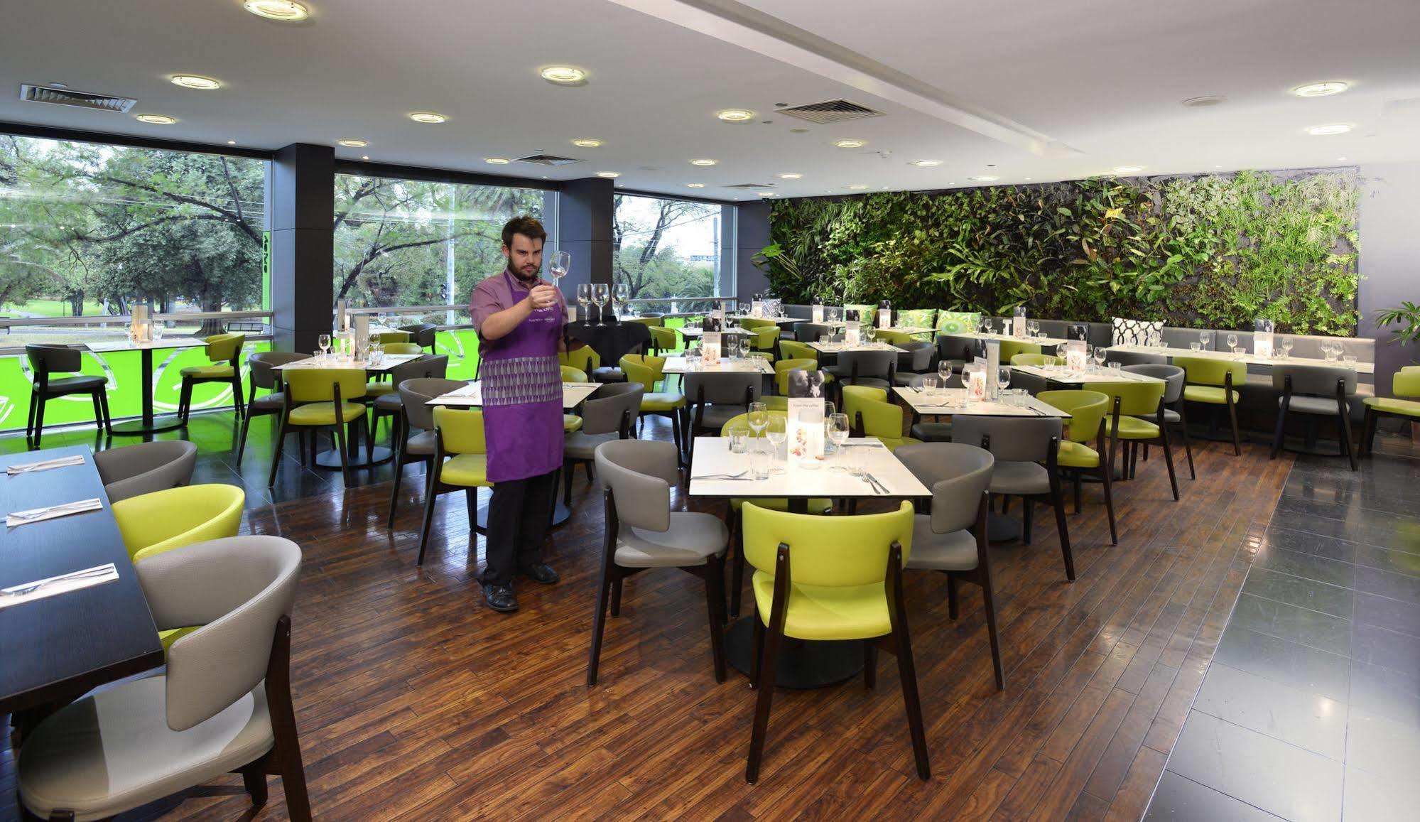 Mercure Melbourne Treasury Gardens Ngoại thất bức ảnh